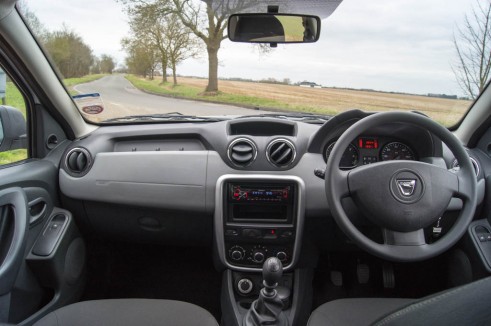 Dacia Duster Dash (2)