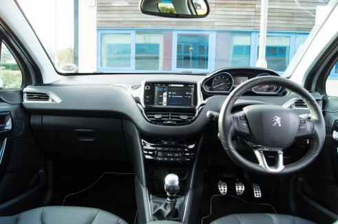 Peugeot 208 THP Dash