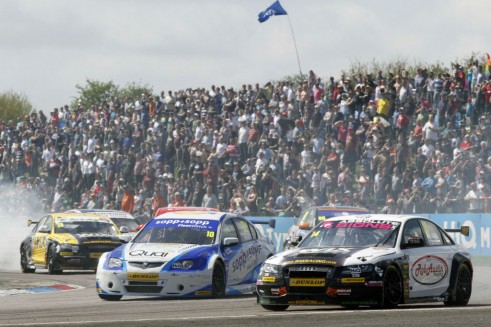 BTCC 2013 - WIX Racing in action - carwitter