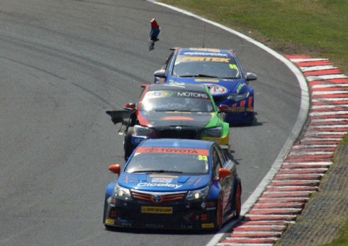BTCC Action eBay Motors - Oulton Park BTCC 2013 - carwitter