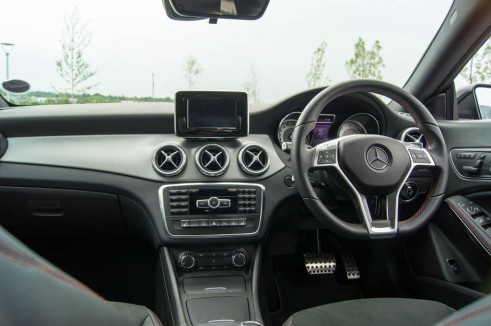 Merceds Benz CLA AMG Sport - Dashboard - carwitter.jpg