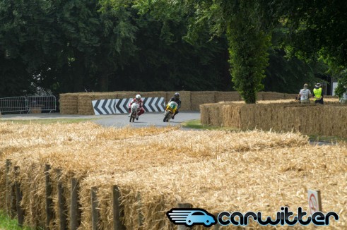 Goodwood FoS 2013 - Classic Bikes Racing - carwitter