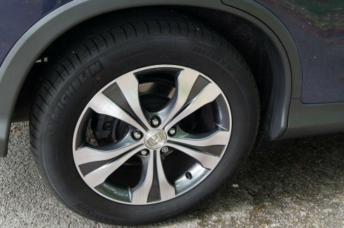 Honda CRV Review Alloys - carwitter