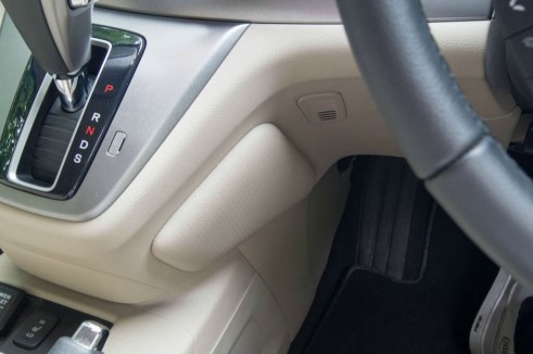 Honda CRV Review Knee Pad - carwitter