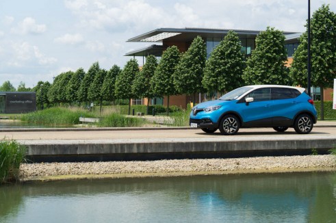Renault Captur Review Side Angle - carwitter