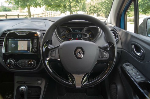 Renault Captur Review Steering Wheel - carwitter