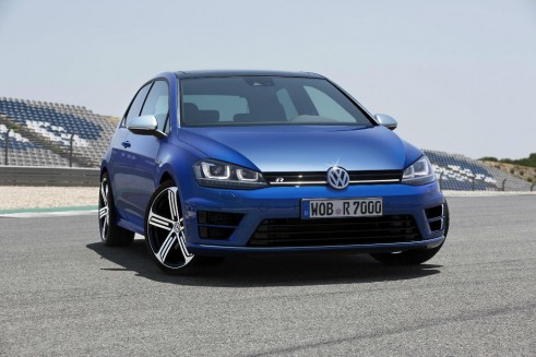2013 Volkswagen Golf R Front - carwitter