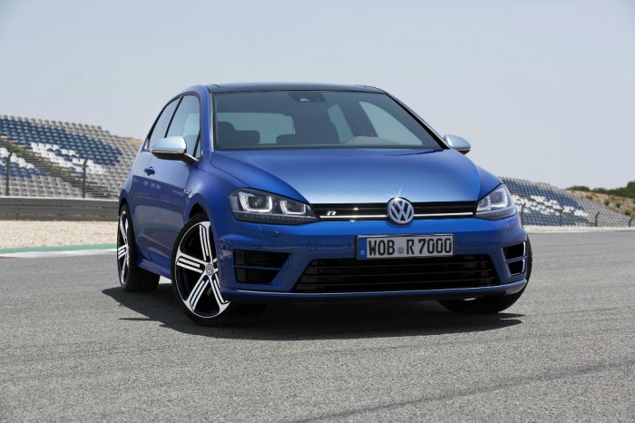 2013 Volkswagen Golf R Front - carwitter