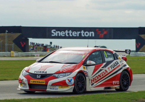 BTCC 2013 Gordon Shedden Snetterton - carwitter CLose Up