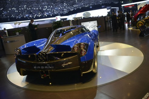 Pagani Huayra Rear - carwitter