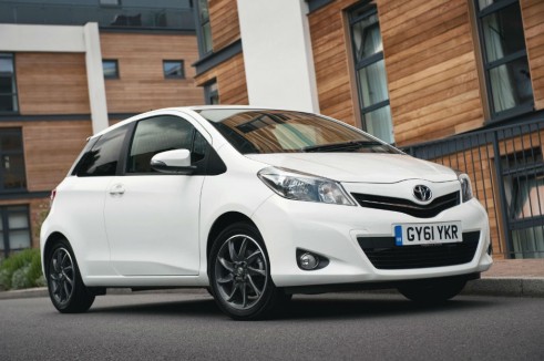2013 Toyota Yaris White Front - carwitter