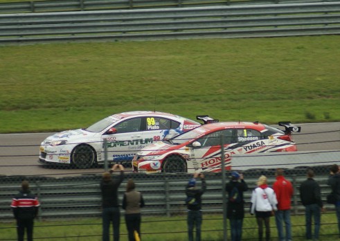 BTCC 2013 Rockingham - MG Honda Battle - carwitter