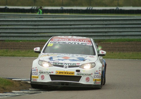 BTCC 2013 Rockingham MG Tordoff - carwitter
