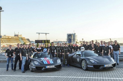 Porsche 918 Spyder Nurburgring Lap Record Team - carwitter