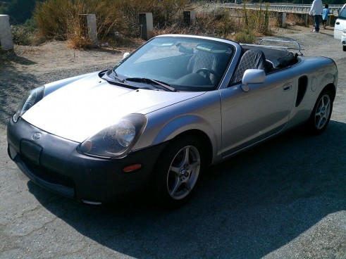 Toyota MR2 spyder Front Close - carwitter
