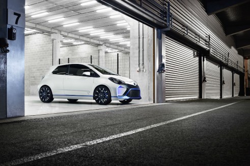 Toyota Yaris Hyrbid-R Concept Front - carwitter