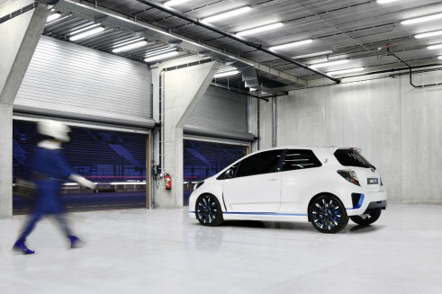 Toyota Yaris Hyrbid-R Concept Rear - carwitter