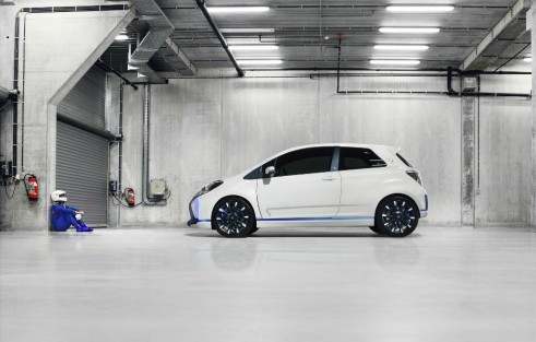 Toyota Yaris Hyrbid-R Concept Side - carwitter