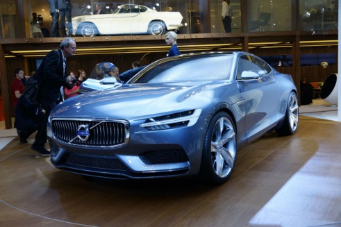 Volvo Concept Coupe Front Angle - Frakfurt Motor Show 2013 - carwitter