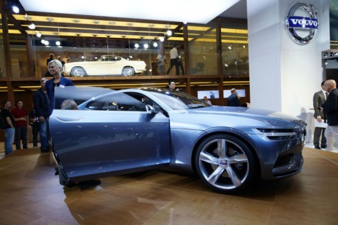 Volvo Concept Coupe Side - Frakfurt Motor Show 2013 - carwitter