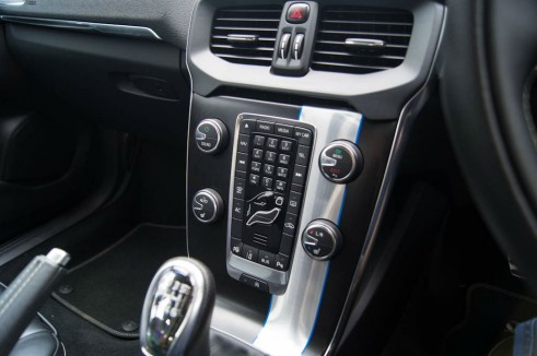 Volvo V40 Review Centre Console - carwitter