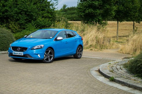 Volvo V40 Review Front Angle Left - carwitter