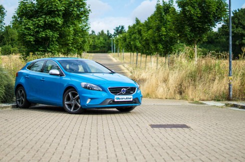 Volvo V40 Review Front Angle - carwitter