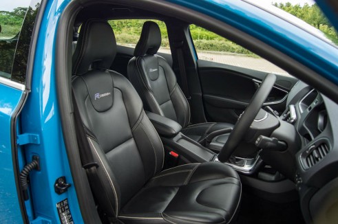 Volvo V40 Review Front Seats Interior - carwitter