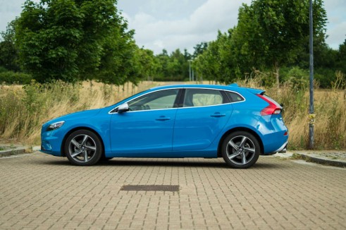 Volvo V40 Review Side - carwitter