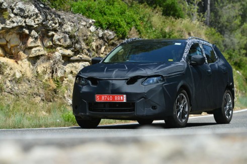 2014 Nissan Qashqai Spy Shot Front Angle - carwitter