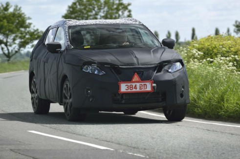2014 Nissan Qashqai Spy Shot Front - carwitter