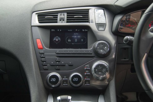 Citroen DS5 Review - Centre Console - carwitter