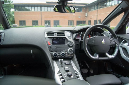 Citroen DS5 Review - Dashboard - carwitter