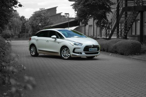 Citroen DS5 Review - Side Angle - carwitter