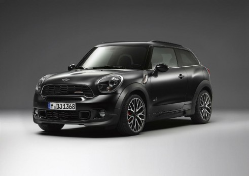 MINI John Cooper Works Paceman Frozen Black Front Angle - carwitter
