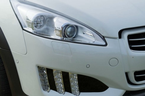 Peugeot 508 RXH Review - Bi-Xeon Headlights - carwitter