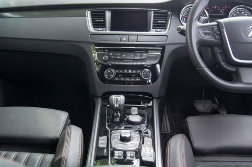 Peugeot 508 RXH Review - Center Console - carwitter