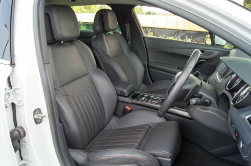 Peugeot 508 RXH Review - Front Seats - carwitter