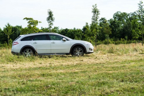 Peugeot 508 RXH Review - Side - carwitter