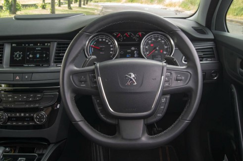 Peugeot 508 RXH Review - Steering Wheel - carwitter