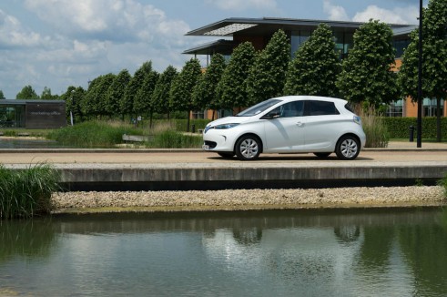 Renault ZOE Review - Side Angle Scenic - carwitter