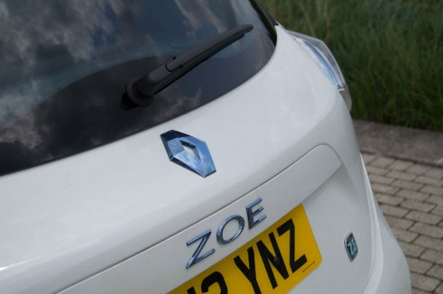 Renault ZOE Review - Zoe Badge - carwitter