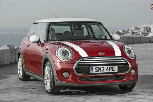 2014 MINI Cooper Hatch Front Angle - carwitter