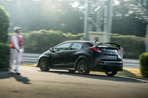 2015 Honda Civic Type R No Camo - Rear Angle - carwitter
