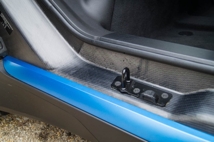 BMW i3 Review - Exposed Carbon Fibre - carwitter