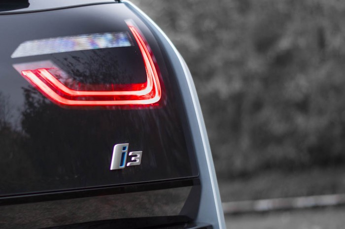 BMW i3 Review - i3 Badge - carwitter