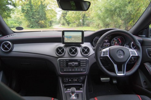 Mercedes Benz CLA45 AMG Review - Dashboard - carwitter