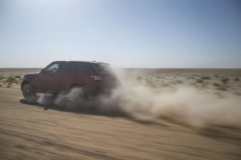 Range Rover Sport Empty Quarter Challenge Dessert Side - carwitter