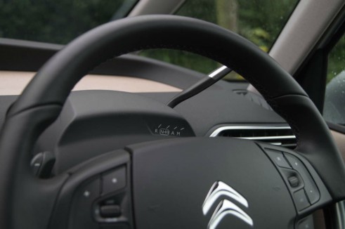 2013 Citroen C4 Picasso Review - Gear Selector - carwitter