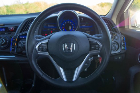 2013 Honda CRZ Review - Steering Wheel - carwitter